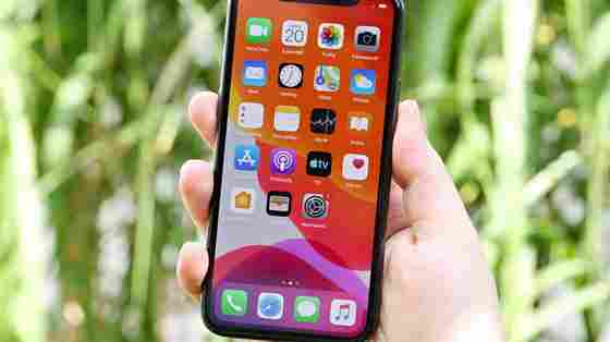 Apple pøemýlí, e by do iPhonù pustil cizí základní aplikace