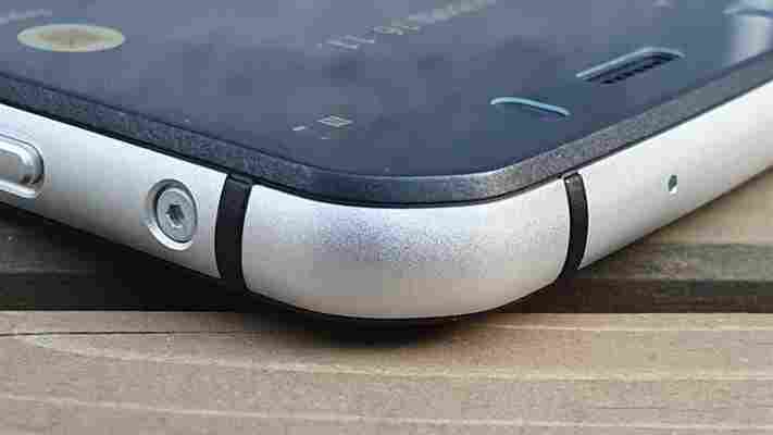 Fešák mezi obrněnci je pořád docela drahý. Recenze Cat S52