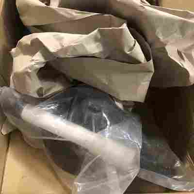 Vysněné Apple Watch našel za lákavou cenu. Přišel mu gumový zvon na WC