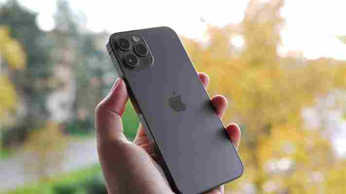 Přehlédnutá novinka: iPhone s novým systémem najdete, i když je vypnutý