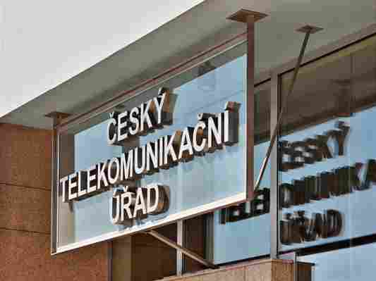 Zaèal souboj o kmitoèty pro 5G sítì. Vyvolávací cena je 5,4 miliardy korun