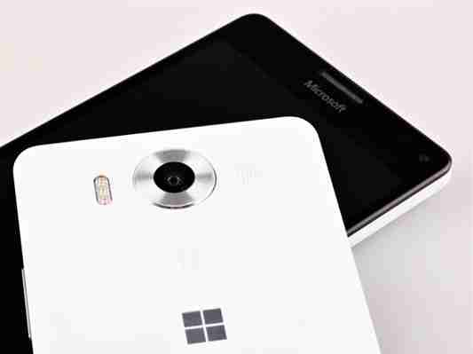 Tento mobil patří na smetiště, přesto zvládnul nejnovější Windows