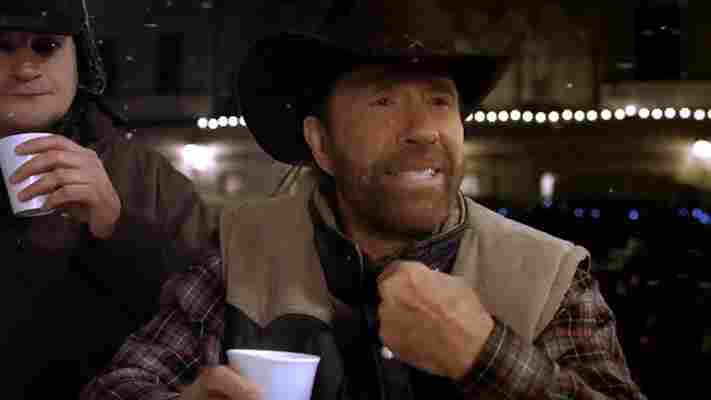 Bruslí? Ne, Chuck Norris. Ikonické vánoèní spoty T-Mobilu slaví deset let