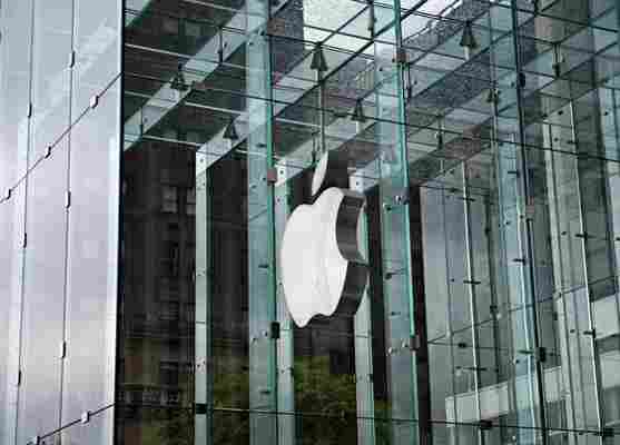 Téměř dva měsíce zejí prázdnotou. Apple své obchody znovuotevře v květnu